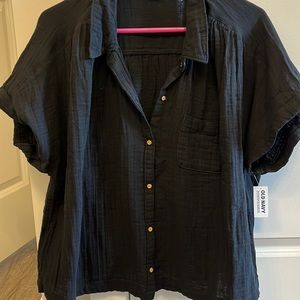 Women’s Short-Sleeve Loose Shirt. Color is Black Jack.